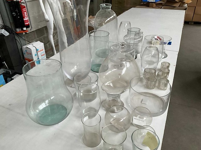 Mix kavel diverse glaswerk o.a. vazen en waxinelichthouders - afbeelding 2 van  11