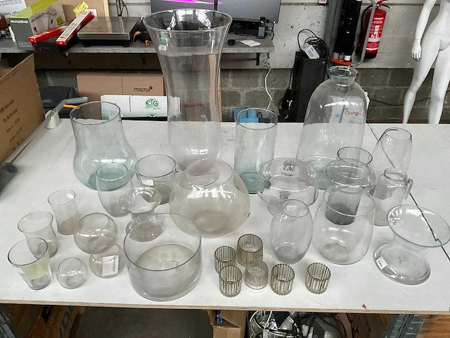 Mix kavel diverse glaswerk o.a. vazen en waxinelichthouders - afbeelding 1 van  11