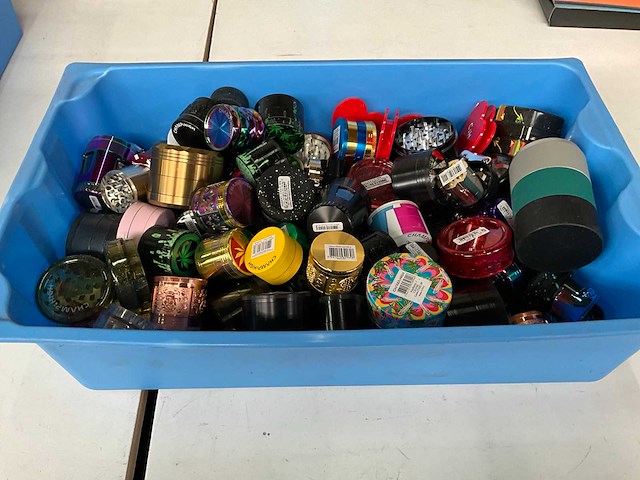 Mix kavel diverse grinders - afbeelding 1 van  6