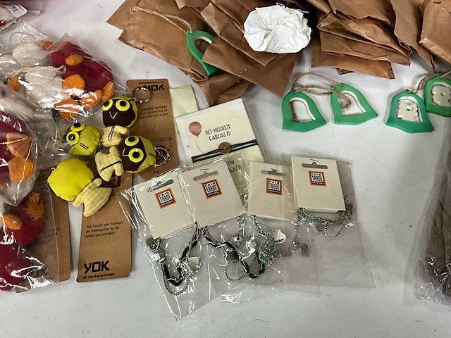 Mix kavel diverse handgemaakte fairtrade artikelen - afbeelding 13 van  19