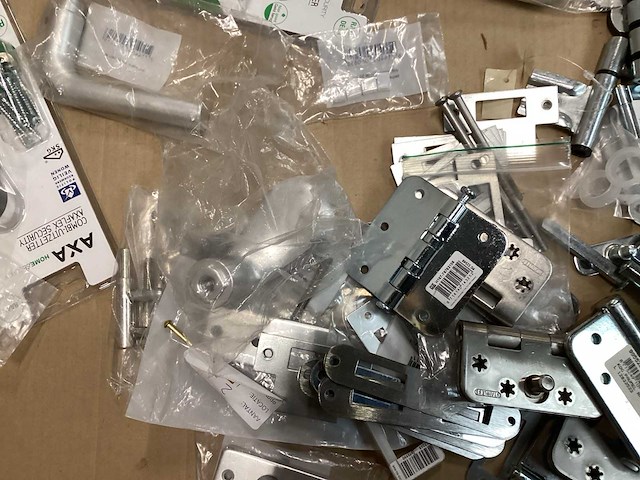 Mix kavel diverse hang- en sluitwerk - afbeelding 6 van  7