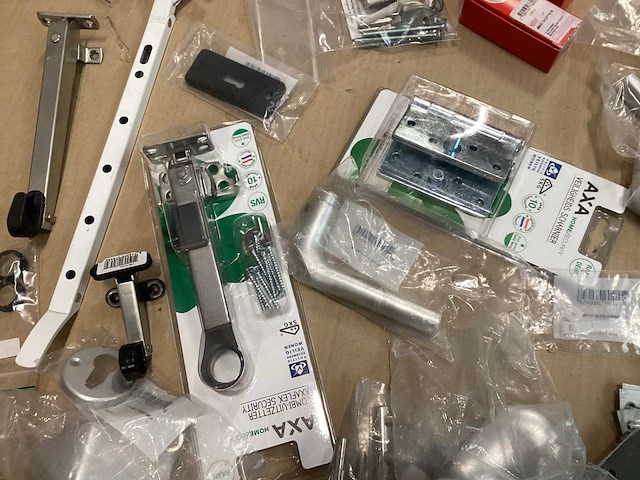 Mix kavel diverse hang- en sluitwerk - afbeelding 7 van  7