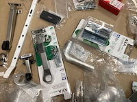 Mix kavel diverse hang- en sluitwerk - afbeelding 7 van  7