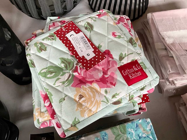 Mix kavel diverse keukentextiel & keukengerei - afbeelding 2 van  18