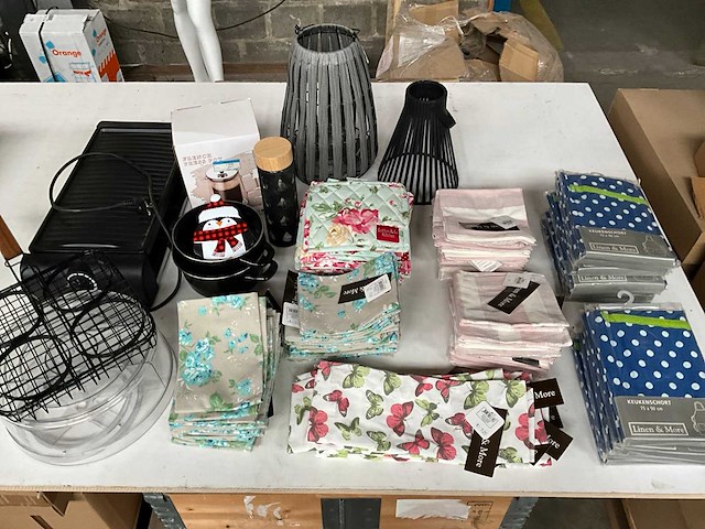 Mix kavel diverse keukentextiel & keukengerei - afbeelding 1 van  18