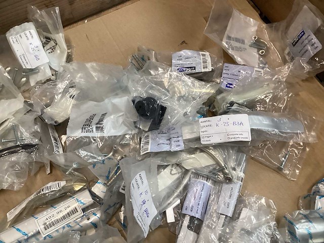 Mix kavel diverse knoppen en grepen (250x) - afbeelding 5 van  10