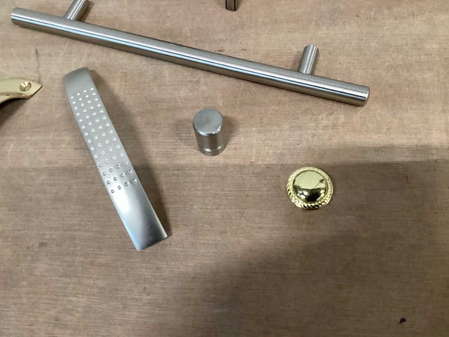 Mix kavel diverse knoppen en grepen (250x) - afbeelding 8 van  10