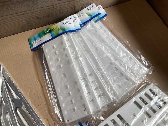 Mix kavel diverse luchtroosters (37x) - afbeelding 3 van  4