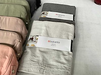 Mix kavel diverse met o.a. kaarsen & toilet tasjes - afbeelding 7 van  9