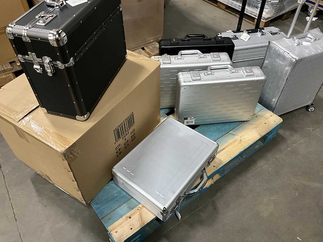 Mix kavel diverse (reis) koffers (9x) - afbeelding 2 van  7