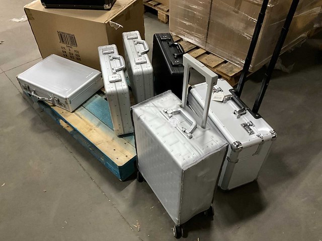 Mix kavel diverse (reis) koffers (9x) - afbeelding 7 van  7