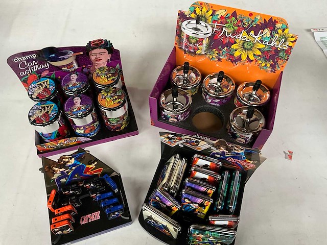 Mix kavel diverse rookwaren accessoires - afbeelding 2 van  2