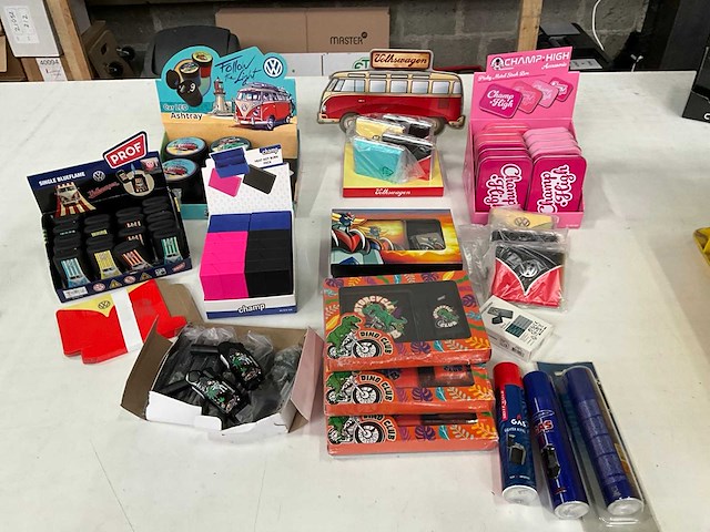 Mix kavel diverse rookwaren - afbeelding 1 van  11