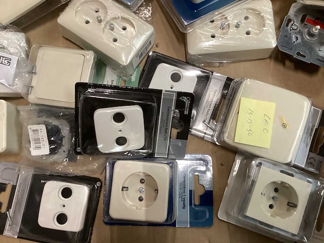 Mix kavel diverse schakelmateriaal - afbeelding 4 van  7