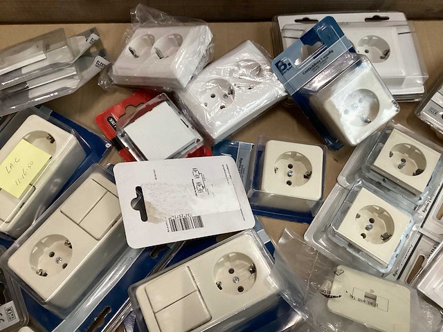 Mix kavel diverse schakelmateriaal - afbeelding 7 van  7