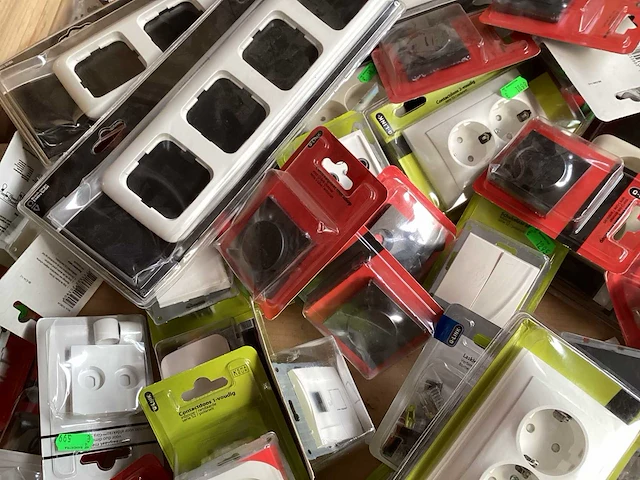 Mix kavel diverse schakelmateriaal - afbeelding 2 van  8
