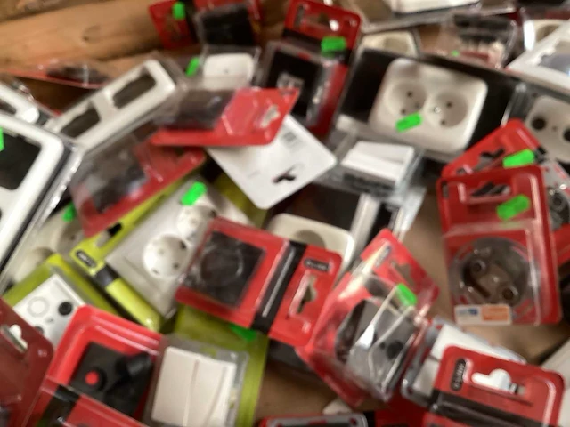 Mix kavel diverse schakelmateriaal - afbeelding 8 van  8