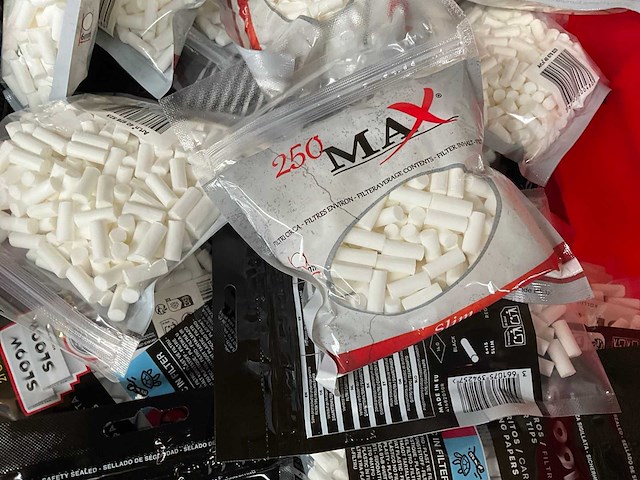 Mix kavel diverse verpakkingen sigaretten filters - afbeelding 7 van  8