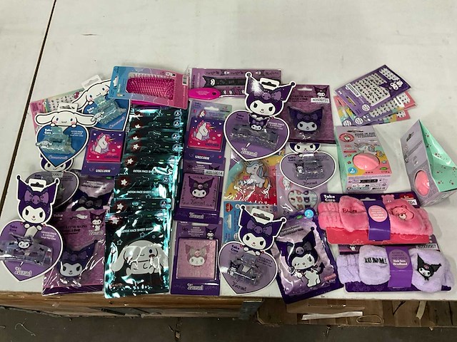 Mix kavel diverse verzorgingsproducten kinderthema - afbeelding 1 van  7