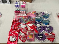 Mix kavel diverse verzorgingsproducten kinderthema - afbeelding 1 van  8