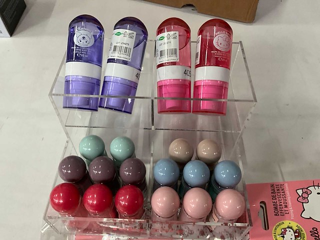 Mix kavel diverse verzorgingsproducten kinderthema - afbeelding 2 van  8