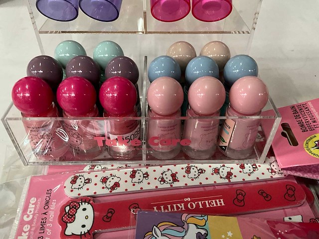 Mix kavel diverse verzorgingsproducten kinderthema - afbeelding 3 van  8