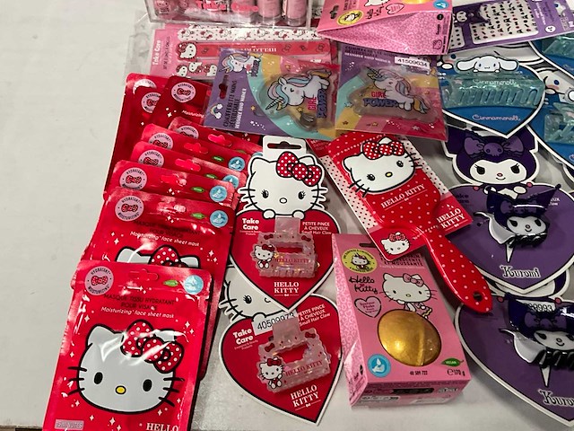 Mix kavel diverse verzorgingsproducten kinderthema - afbeelding 4 van  8