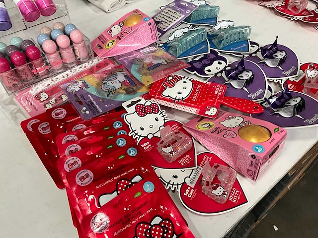 Mix kavel diverse verzorgingsproducten kinderthema - afbeelding 8 van  8