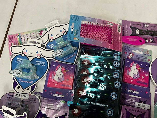 Mix kavel diverse verzorgingsproducten kinderthema - afbeelding 2 van  7