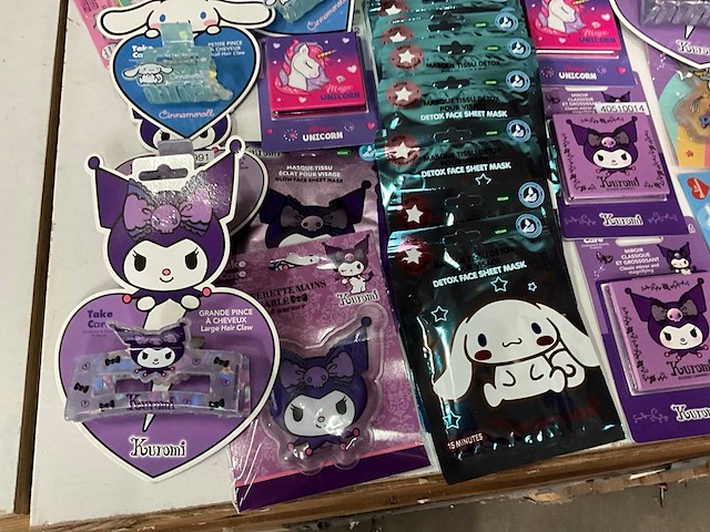 Mix kavel diverse verzorgingsproducten kinderthema - afbeelding 3 van  7