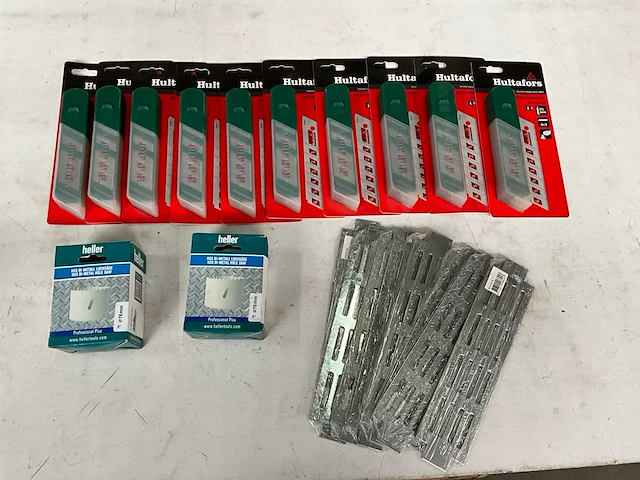 Mix kavel doe-het-zelf artikelen - afbeelding 1 van  6