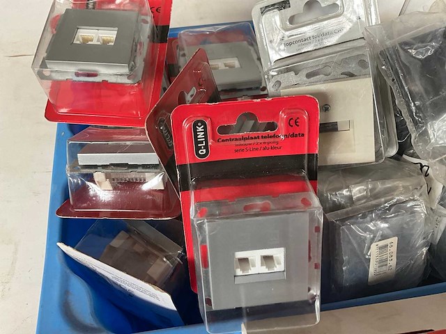 Mix kavel elektra installatie materiaal - afbeelding 1 van  2
