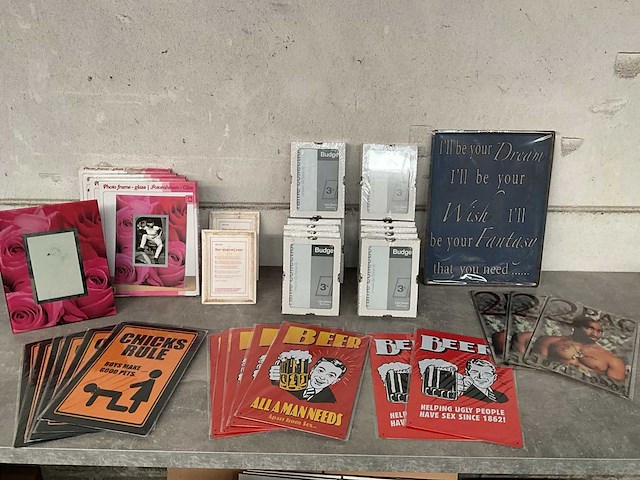 Mix kavel fotolijsten en wandbordjes - afbeelding 1 van  7