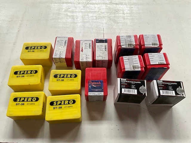 Mix kavel nagels van verschillende merken - afbeelding 1 van  7