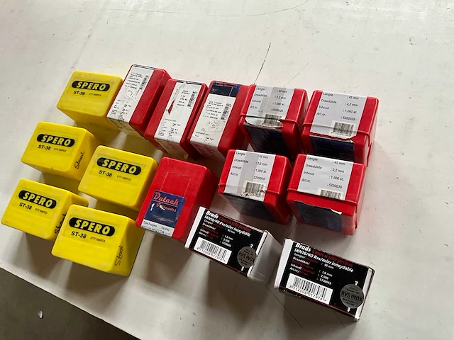 Mix kavel nagels van verschillende merken - afbeelding 6 van  7
