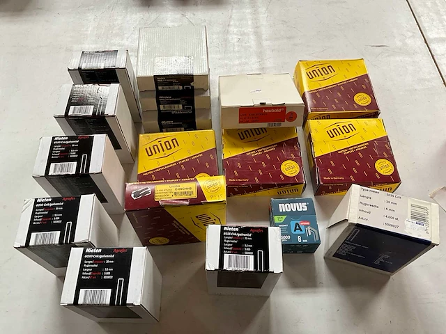 Mix kavel nieten van verschillende merken - afbeelding 4 van  8
