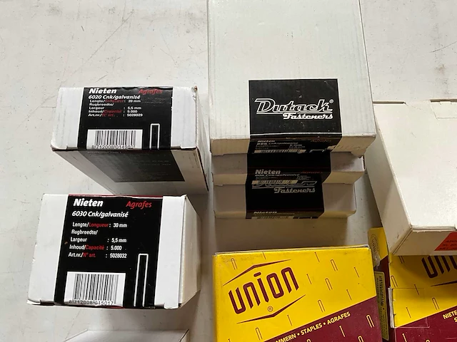 Mix kavel nieten van verschillende merken - afbeelding 2 van  8