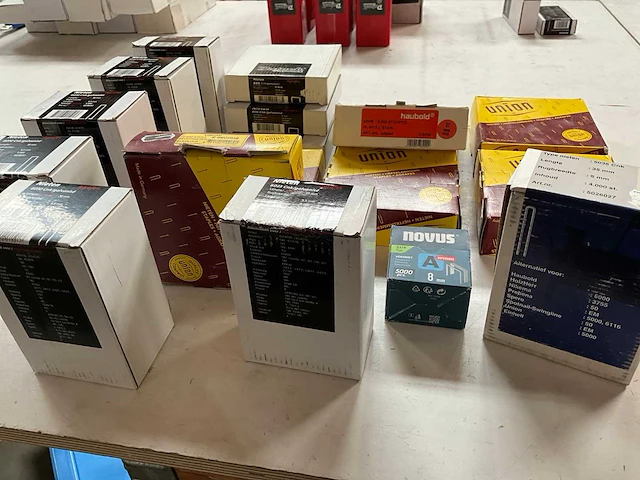 Mix kavel nieten van verschillende merken - afbeelding 7 van  8