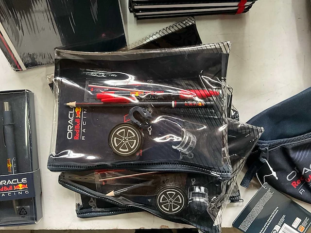 Mix kavel red bull racing max verstappen merchandise - afbeelding 2 van  7