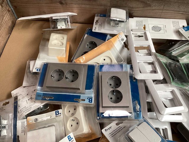 Mix kavel schakelmateriaal - afbeelding 4 van  6