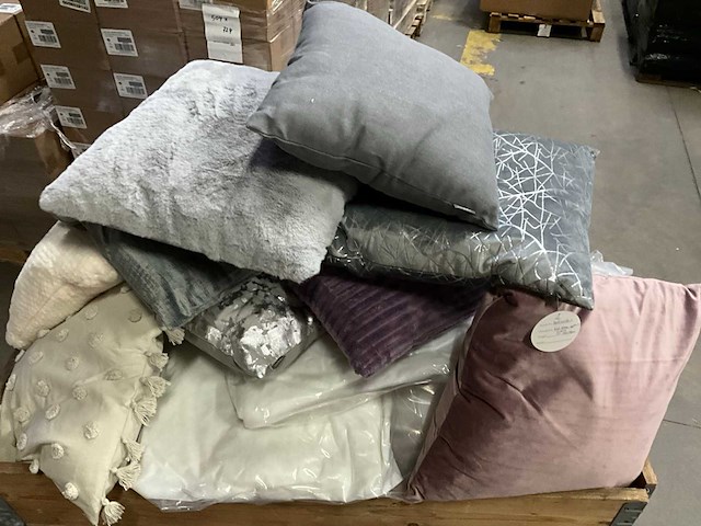 Mix kavel sierkussens en binnen kussens - afbeelding 1 van  6