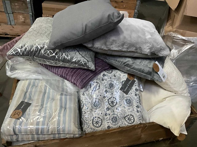 Mix kavel sierkussens en binnen kussens - afbeelding 3 van  6