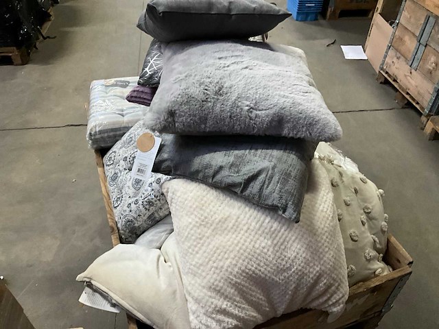 Mix kavel sierkussens en binnen kussens - afbeelding 5 van  6