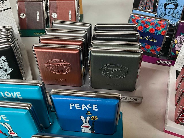 Mix kavel sigaretten cases in display - afbeelding 5 van  7