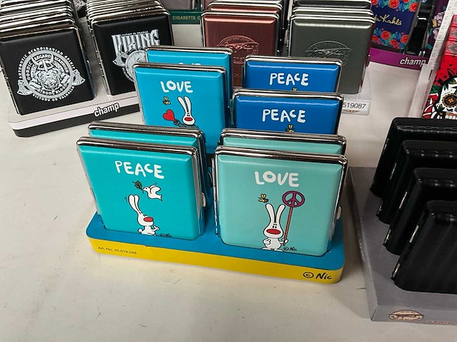 Mix kavel sigaretten cases in display - afbeelding 6 van  7