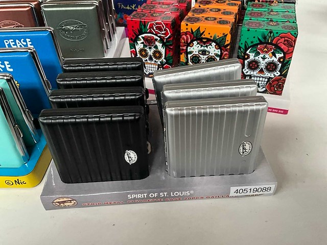 Mix kavel sigaretten cases in display - afbeelding 7 van  7