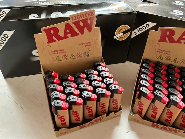 Mix kavel sigaretten hulzen en aanstekers - afbeelding 3 van  5