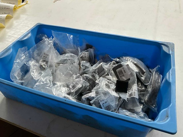 Mix kavel siro diverse metalen grepen, knoppen en haken - afbeelding 3 van  3