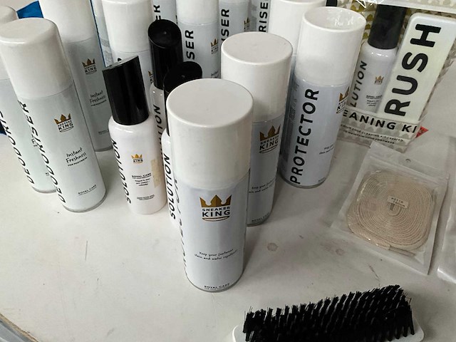 Mix kavel sneaker onderhoud producten & veters - afbeelding 3 van  9