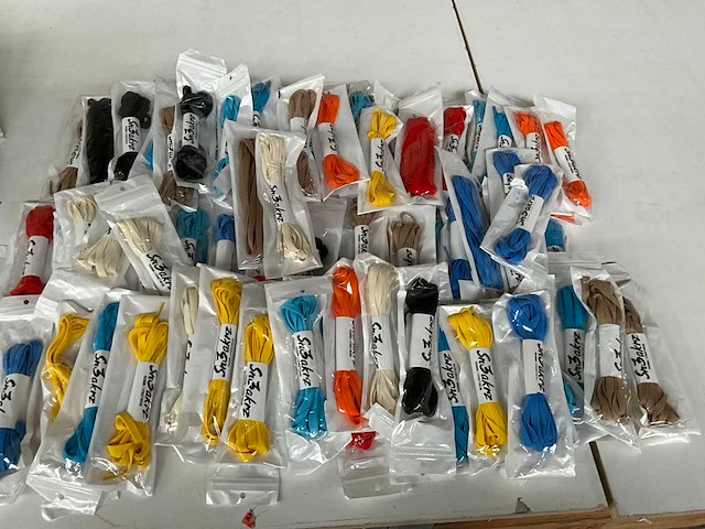 Mix kavel sneaker onderhoud producten & veters - afbeelding 6 van  9